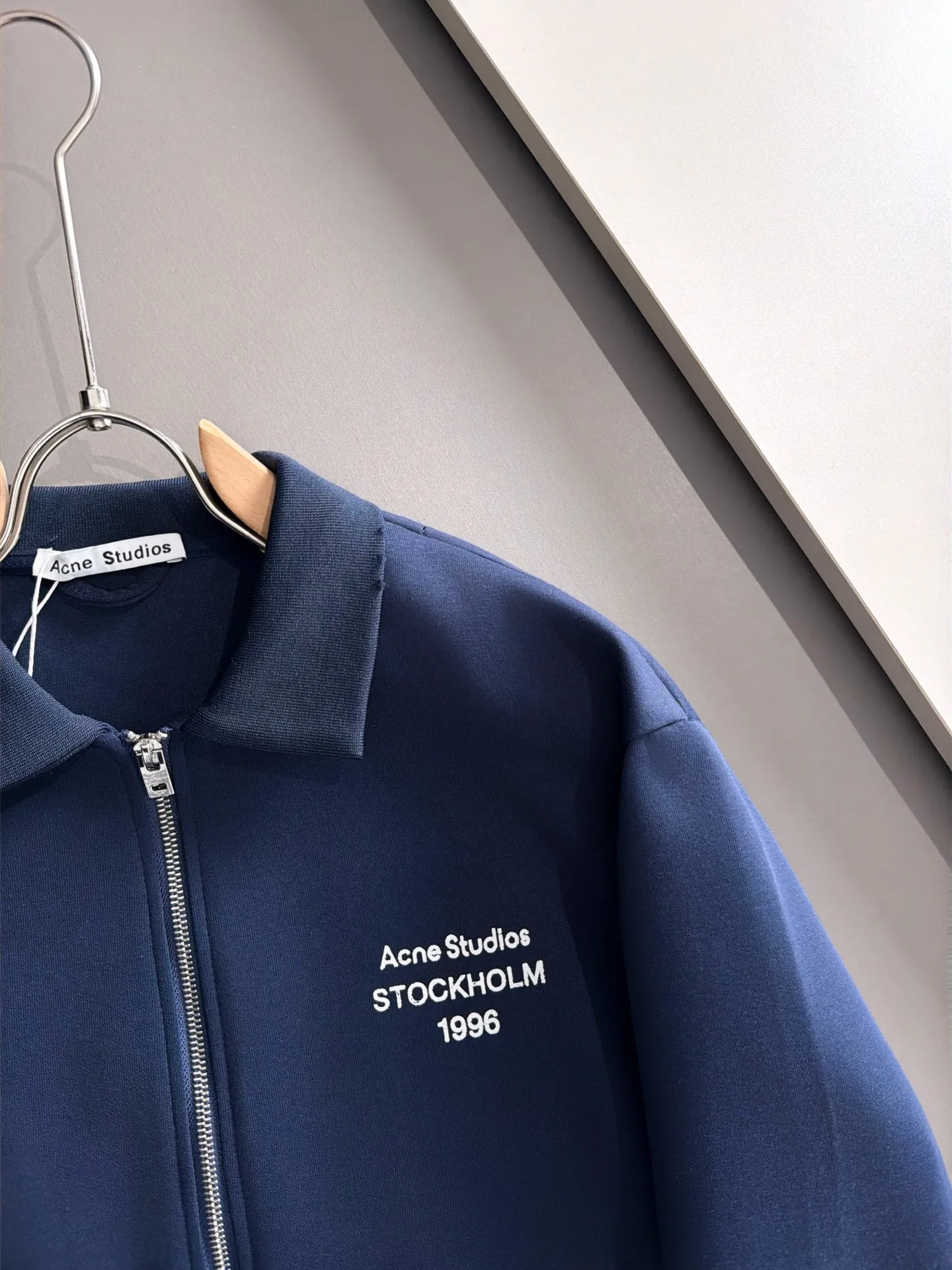 🛫🛫🛫High version, Acne Studios suit, 26ss customized top-quality fabric, new jacket, casual pants, ribbon letter embroidery stitching, new show product‼ The product is in perfect condition, comfortable and warm, complete with three labels, full and attractive color, very outstanding design, customized hardware accessories can easily enhance the fashion sense, the workmanship is extremely elegant and rigorous, and the wiring is neat and meticulous! A masterpiece from a famous designer! The upper body does not look bloated and is super handsome! Sizes：M～XXXL